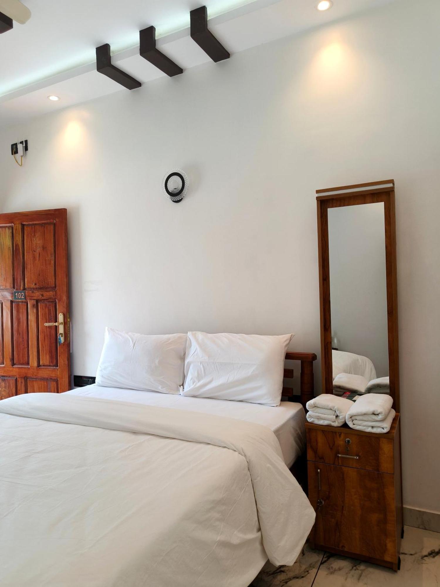 Wavealokam Beach Retreat Varkala Buitenkant foto